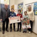 Autor: Sabrina Neckov Bild: Zehra Omur Auf dem Bild zu sehen: Stefan Labus, Kinder der 3a, Sabrina Neckov