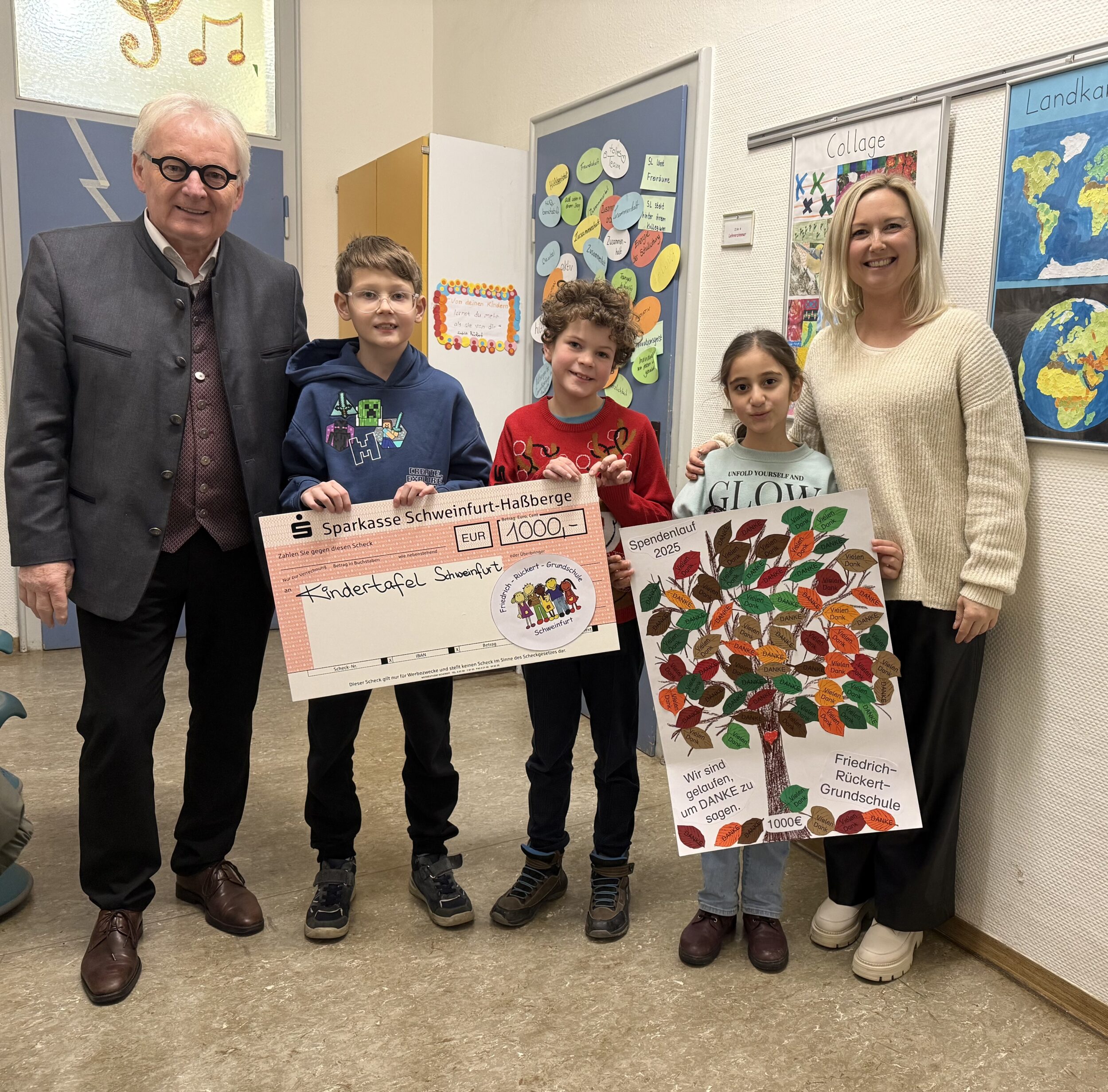 Autor: Sabrina Neckov Bild: Zehra Omur Auf dem Bild zu sehen: Stefan Labus, Kinder der 3a, Sabrina Neckov