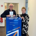 Unser Bild zeigt Martina Schöderlein (rechts), die Verkaufsleitung der Main-Post-Logistik GmbH, zusammen mit Peter Kruse, dem Botschafter der Schweinfurter Kindertafel Foto: Jutta Ulbrich