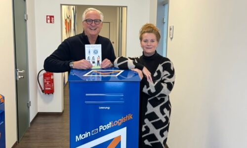 Unser Bild zeigt Martina Schöderlein (rechts), die Verkaufsleitung der Main-Post-Logistik GmbH, zusammen mit Peter Kruse, dem Botschafter der Schweinfurter Kindertafel Foto: Jutta Ulbrich