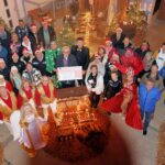 Auf dem Bild bei der Scheckübergabe von links: Frank Fischer, Stefan Labus und Thorsten Schmälzle Foto: Michael Horling