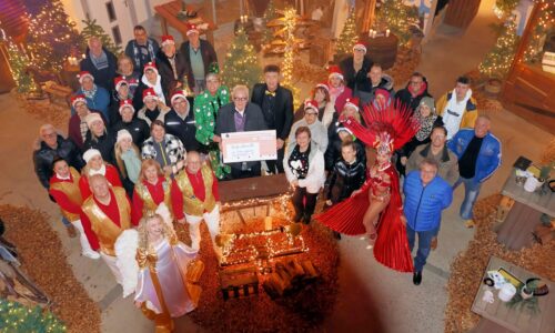Auf dem Bild bei der Scheckübergabe von links: Frank Fischer, Stefan Labus und Thorsten Schmälzle Foto: Michael Horling